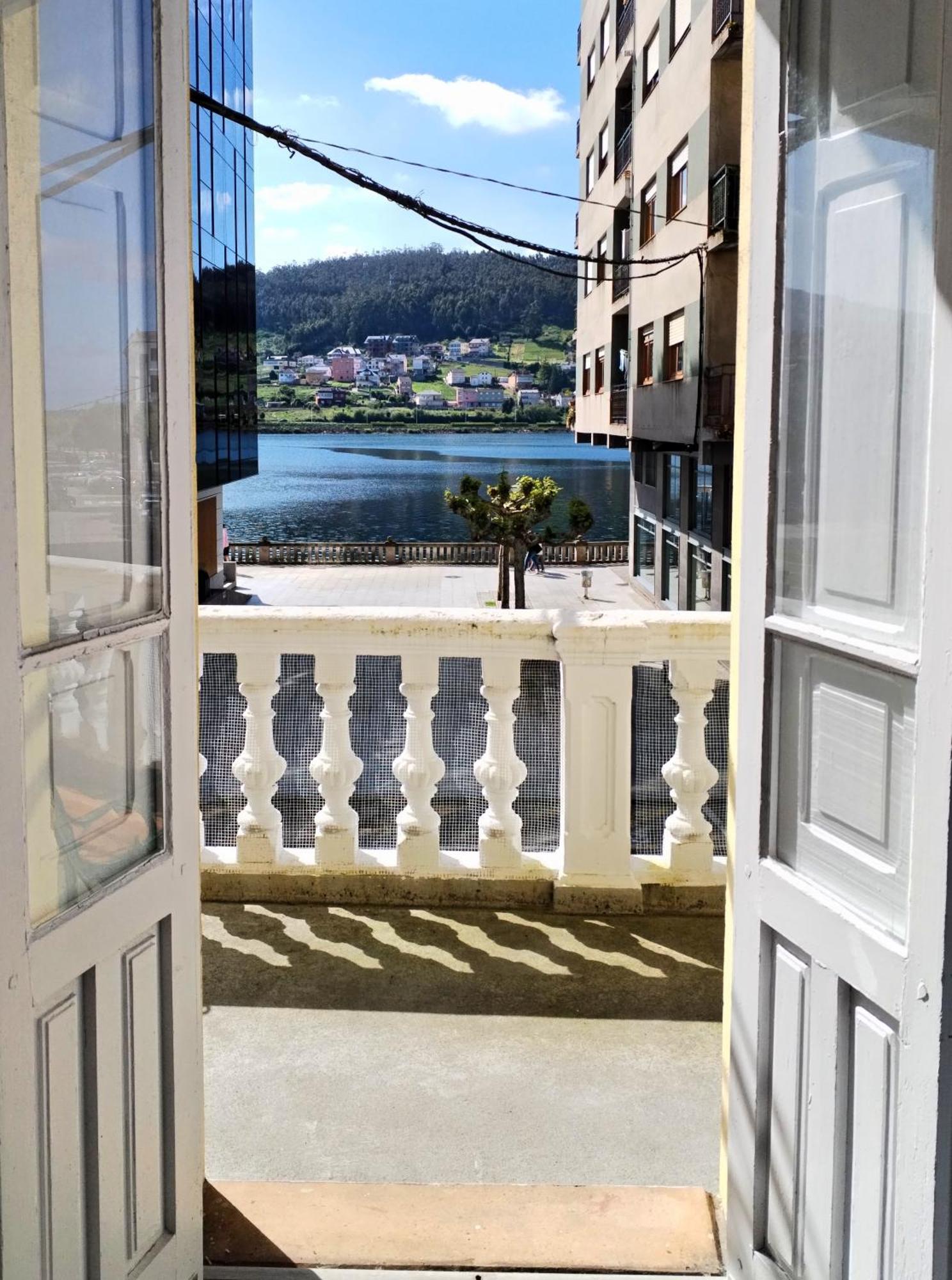 Yellow House Viveiro Εξωτερικό φωτογραφία