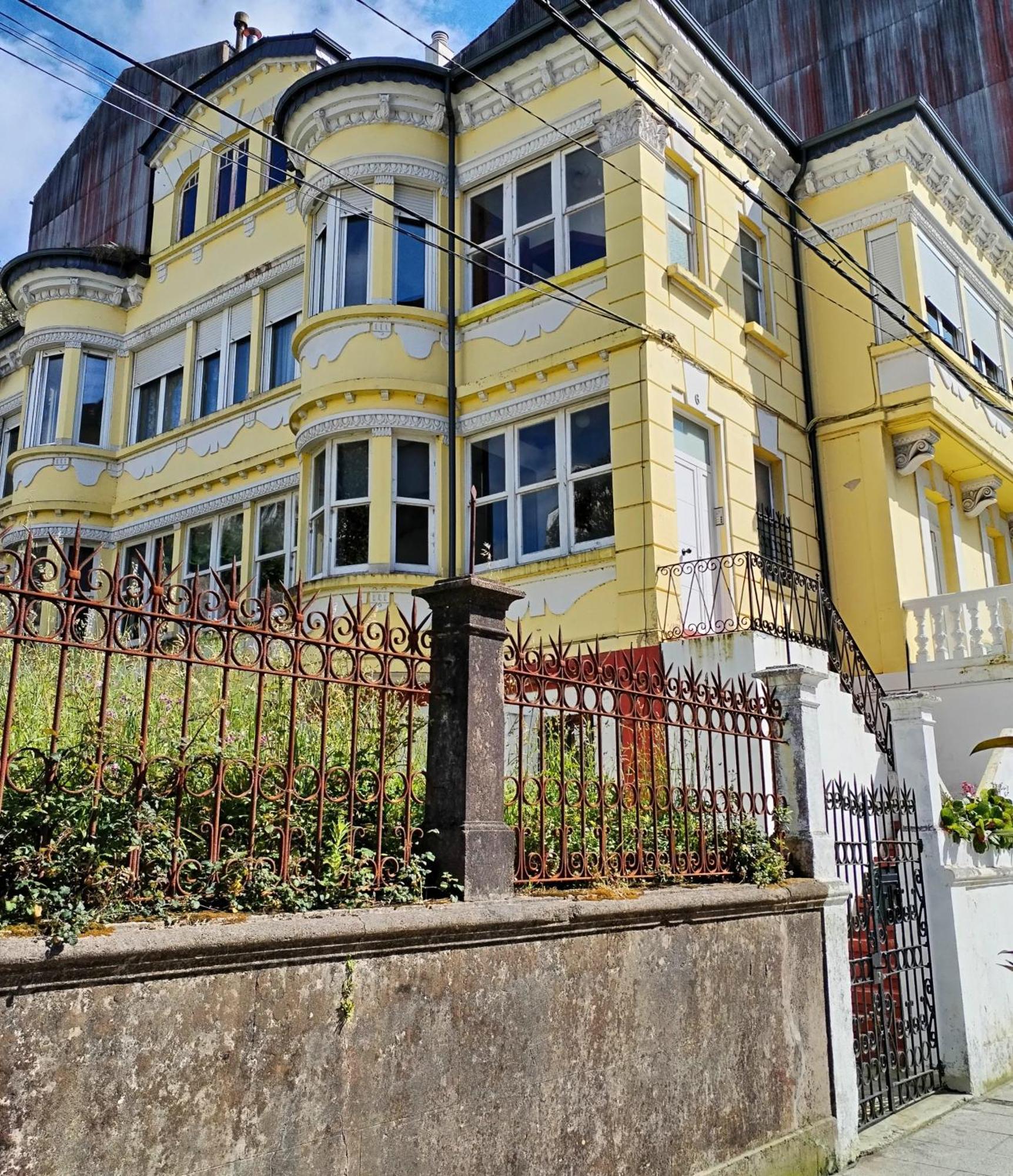 Yellow House Viveiro Εξωτερικό φωτογραφία
